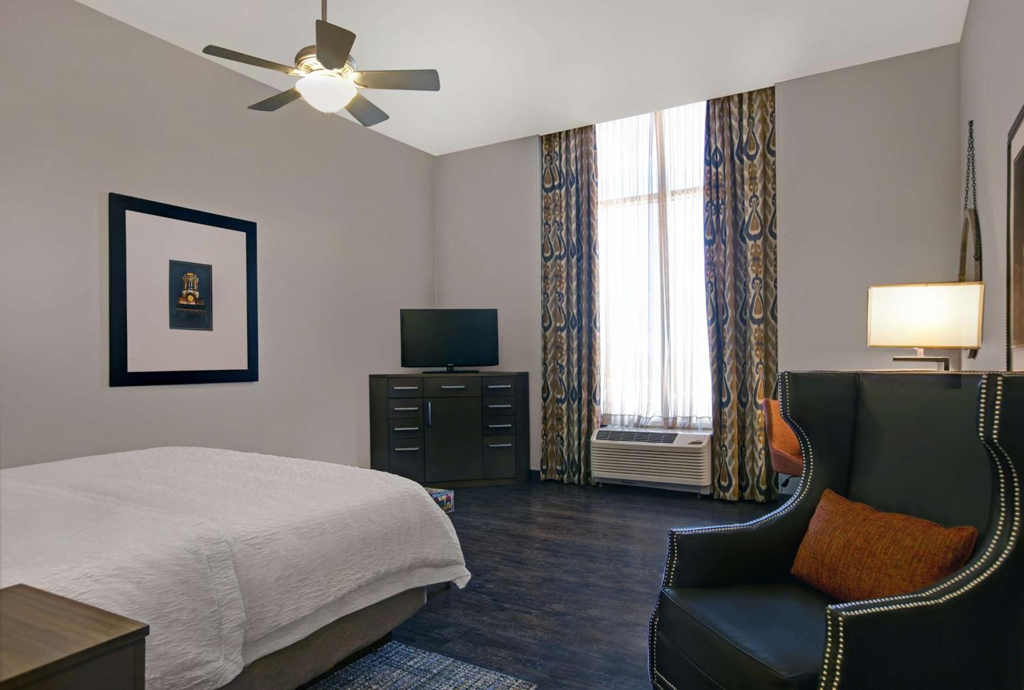 Hampton Inn And Suites Austin University Capitol Bagian luar foto