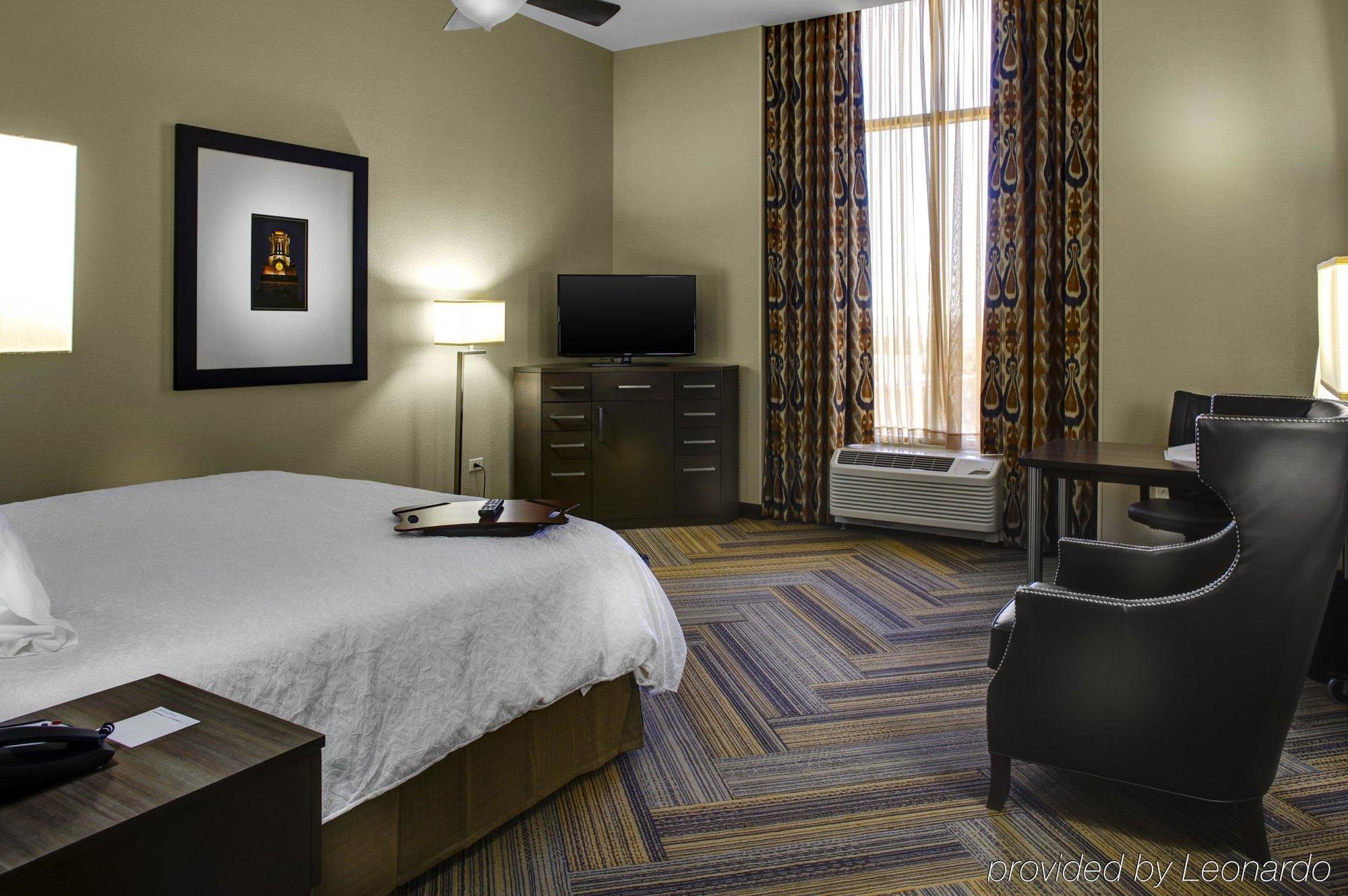 Hampton Inn And Suites Austin University Capitol Bagian luar foto